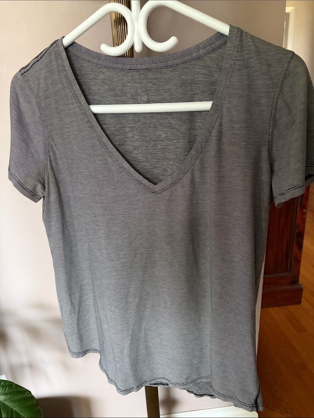 Lululemon V-Neck Short Sleeve Women's Top in Fine Stripe